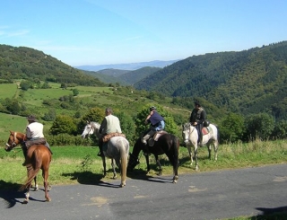  Pbaños a caballo por los senderos de Lozere
